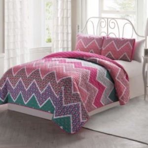 FREE SHIPPING 2 Piece Reversible Quilt Set + Twin